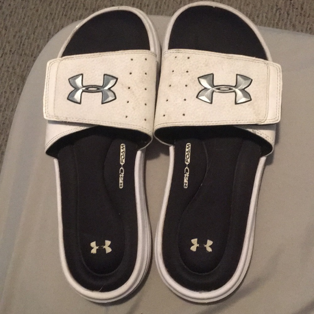 UNDER ARMOR SLIP ONS MENS 6 WOMENS 8
